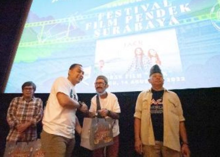 Wali Kota Surabaya Eri Cahyadi membuka Workshop dan Festival Film Pendek Surabaya (FFPS) tahun 2022 di XXI Tunjungan Plaza.