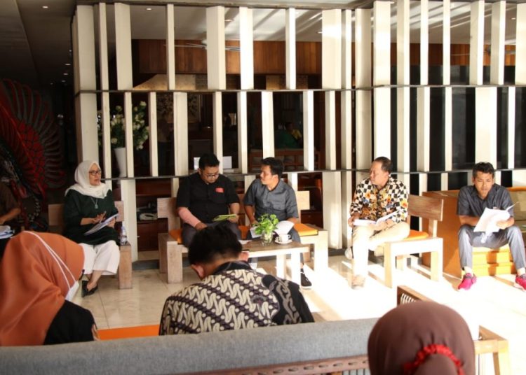 Rapat antara Pemkab dan DPRD Bojonegoro yang membahas Rancangan Peraturan Daerah (Raperda) Dana Abadi Pendidikan Berkelanjutan.