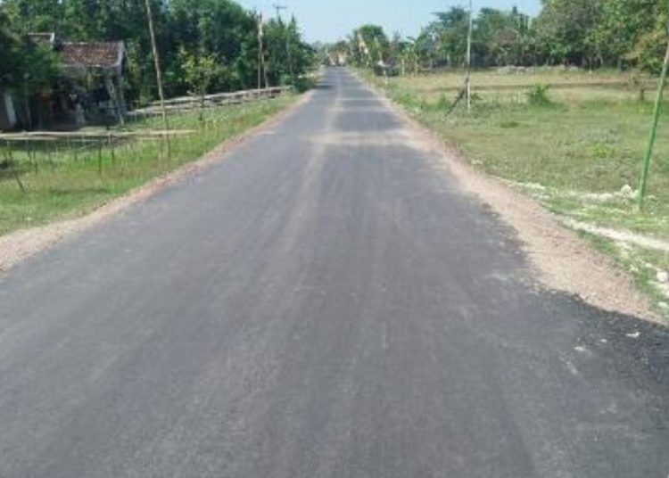 Jalan di Desa Kesongo Kecamatan Kedungadem Kabupaten Bojonegoro yang kini sudah selesai pengaspalannya.