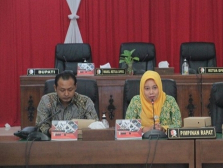 Susana publik hearing di DPRD Kabupaten Bojonegoro yang membahas Raperda Dana Abadi Pendidikan Berkelanjutan.