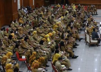 Pengarahan kepada kepala perangkat daerah (PD,), camat dan lurah di Graha Sawunggaling.