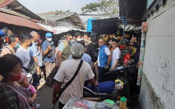 Menteri Perdagangan (Mendag) RI Zulkifli Hasan saat mengunjungi Pasar Dukuh Kupang.
