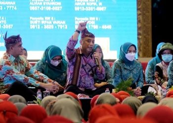 Wali Kota Surabaya Eri Cahyadi dalam Ngobras yang digelar di Graha Unesa.