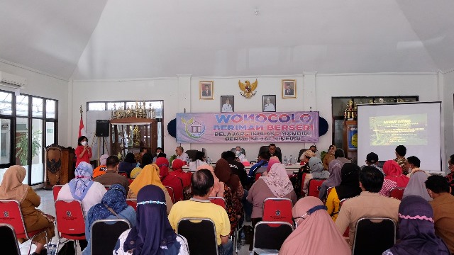 Sosialisasi tentang pencegahan kekerasan dan pelecehan seksual terhadap anak di kantor Kecamatan Wonocolo.