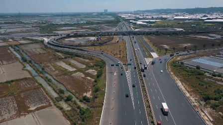 Pekerjaan infrastruktur jalan terus dikebut untuk diselesaikan sebelum pertandingan Piala AFC U-20 2023 digelar pada 14-18 September 2022 mendatang.