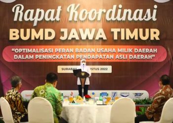 Gubernur Jawa Timur Khofifah Indar Parawansa dalam rapat koordinasi Optimalisasi Peran BUMD dalam Peningkatan Pendapatan Asli Daerah (PAD) yang dihelat di Hotel JW Marriot.