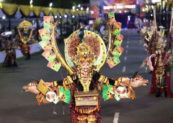 Salah satu penampilan peserta dalam Gelaran Jember Fashion Carnaval (JFC) tahun 2022.