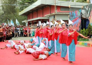 Festival Sandeq yang dilaksanakan di Pantai Manggar, Balikpapan, Kalimantan Timur.