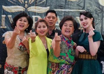 Ketua TP PKK Jawa Timur Arumi Bachsin menghadiri perayaan Anniversary ke 6 Lions Club Surabaya (LCS) Diamond di Bima Restauran Surabaya.