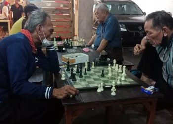 Tim cabang olahraga catur kontingan PWI Jatim melakukan latihan rutin untuk persiapan Pekan Olahraga Nasional di Malang Raya bulan November 2022 mendatang.