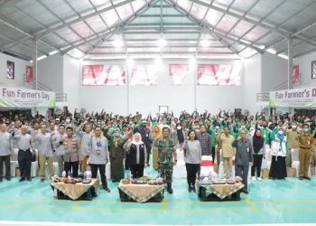 Bupati Bojonegoro Anna Mu’awanah dalam Fun Farmer's Day 2022 di gedung Serba Guna Desa Dologgede, Kecamatan Tambakrejo.