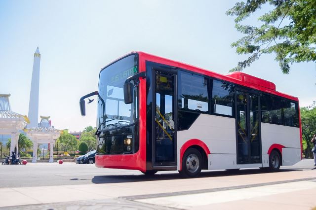 Bus Listrik Merah Putih yang diberi nama Electronik Inovation Bus atau E-Inobus produksi PT INKA, Madiun yang akan dipakai melayani mobilitas para delegasi dari seluruh negara yang hadir pada KTT G-20 pada bulan November mendatang di Bali.
