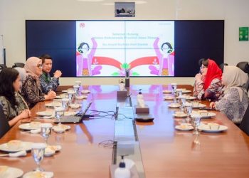 Ketua Dekranasda Jatim Arumi Bachsin saat melakukan kunjungan kerja di kantor Tokopedia.