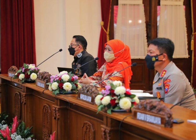 Rakor pengamanan stok dan distribusi BBM dan elpiji 3 kilogram di gedung Negara Grahadi Surabaya.