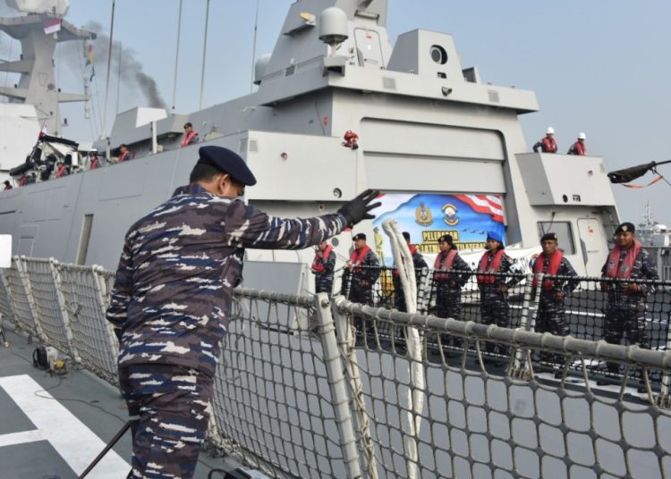 Pemberangkatan KRI Raden Eddy Martadinata (REM)-331 diberangkatkan untuk mengikuti Latihan Bersama (Latma) Multilateral Naval Exercise Kakadu 2022 di Darwin, Australia.
