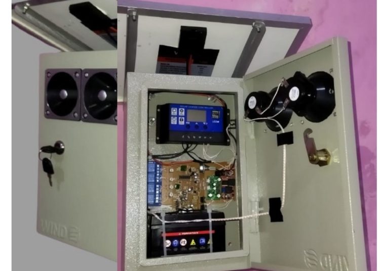 IT KUS 1.0, alat pengusir tikus dengan rangkaian elektronik berbasis internet of things yang diciptakan tim Program Kreativitas Mahasiswa Karsa Cipta (PKM-KC) Universitas Negeri Surabaya.