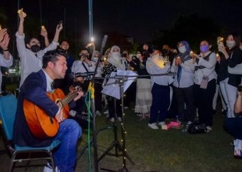 Wakil Gubernur Jatim Emil Elestianto Dardak saat menghadiri World Suicide Prevention Day atau Hari Pencegahan Bunuh Diri Sedunia di Halaman FK Unair Surabaya.