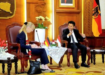 Wakil Gubernur Jawa Timur Emil Elestianto Dardak menerima kunjungan Duta Besar Jerman untuk Indonesia Ina Lepel di Gedung Negara Grahadi Surabaya.
