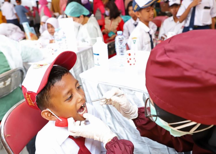 Bakti Sosial dengan Pelayanan Terintegrasi yang dilaksanakan di Balai RW X, Kelurahan Ujung, Kecamatan Semampir Kota Surabaya.