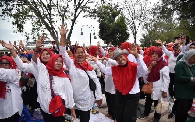 Pelaksanaan kegiatan “Rek Ayo Rek” (Rekreasi Kader Suroboyo Hebat bareng Cak Eri dan Ning Rini) yang digelar di Taman Hiburan Pantai (THP) Kenjeran.