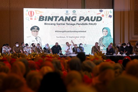 Wali Kota Surabaya Eri Cahyadi dalam acara Bintang PAUD (Bincang Santai Tenaga Pendidik PAUD) di Empire Palace Surabaya.