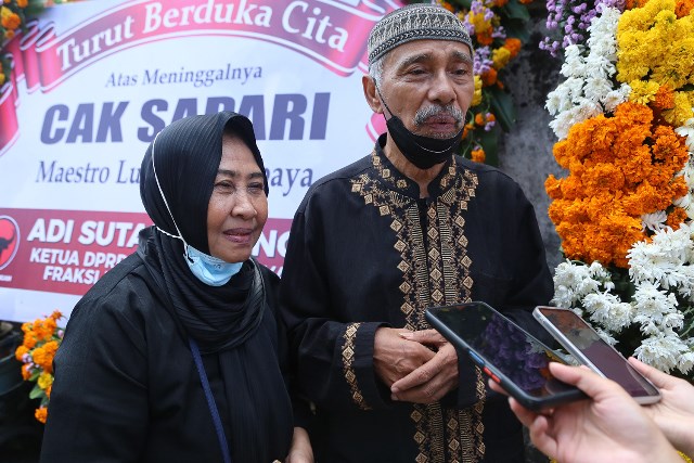 Cak Kartolo dan Ning Tini, sahabat dekat sekaligus teman satu grup ludruk Cak Sapari.