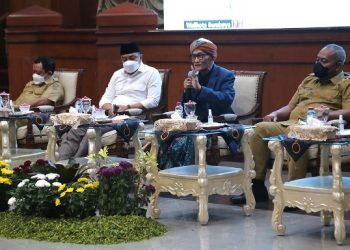 Rais Aam Pengurus Besar Nahdlatul Ulama (PBNU), KH Miftachul Akhyar memberikan wejangan sekaligus motivasi kepada Aparatur Sipil Negara di lingkungan Pemkot Surabaya.