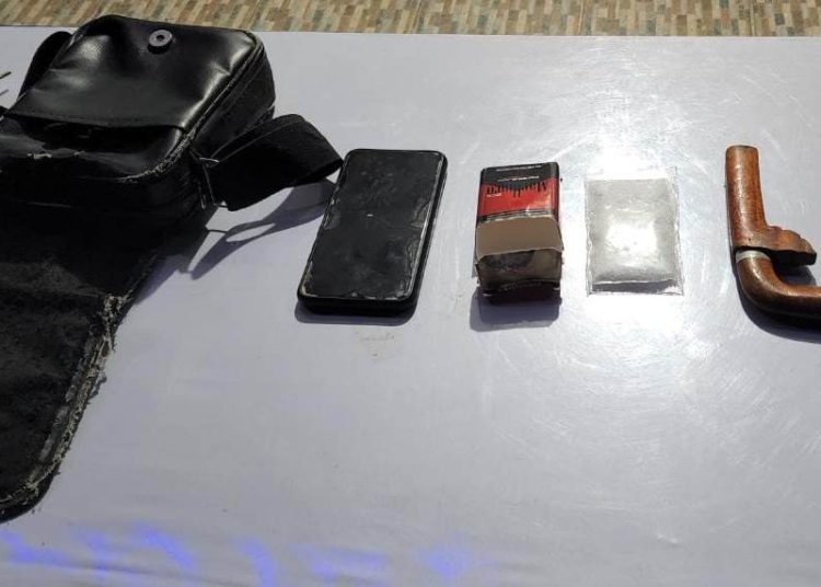 Sejumlah barang bukti yang diamankan dari seseorang yang diduga hendak melakukan transaksi atau jual beli narkotika Pulau Sebatik, Nunukan, Kalimantan Utara.