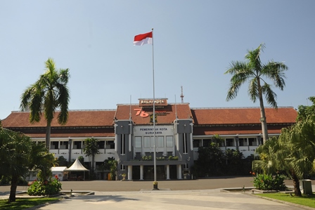 Foto ilustrasi, gedung Balai Kota Surabaya.