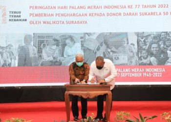 Penandatanganan Memorandum of Understanding (MoU) antara PMI Surabaya dengan Dinas Tenaga Kerja dan Transmigrasi Provinsi Jawa Timur.