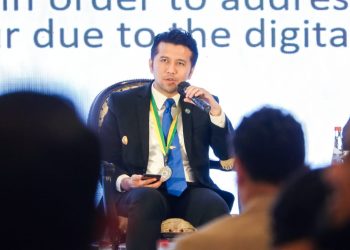 Wakil Gubernur Jawa Timur Emil Elestianto Dardak dalam penutupan The Eastern Regional Organisation for Planning and Housing (EAROPH) ke-28di Shangri-La Hotel, Surabaya.