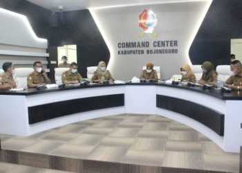 Presentasi dan wawancara sebagai tahapan penilaian tahap ketiga Kompetisi Inovasi Pelayanan Publik (KOVABLIK) Jatim 2022 yang dilakukan secara virtual dari Command Center, gedung PIP Pemkab Bojonegoro.
