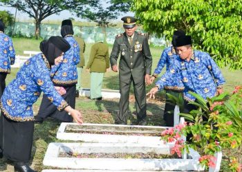 Ziarah nasional yang dilakukan Kodim Bojonegoro di Taman Makam Pahlawan (TMP) Kusuma Bangsa di Desa Ngumpakdalem, Kecamatan Dander.
