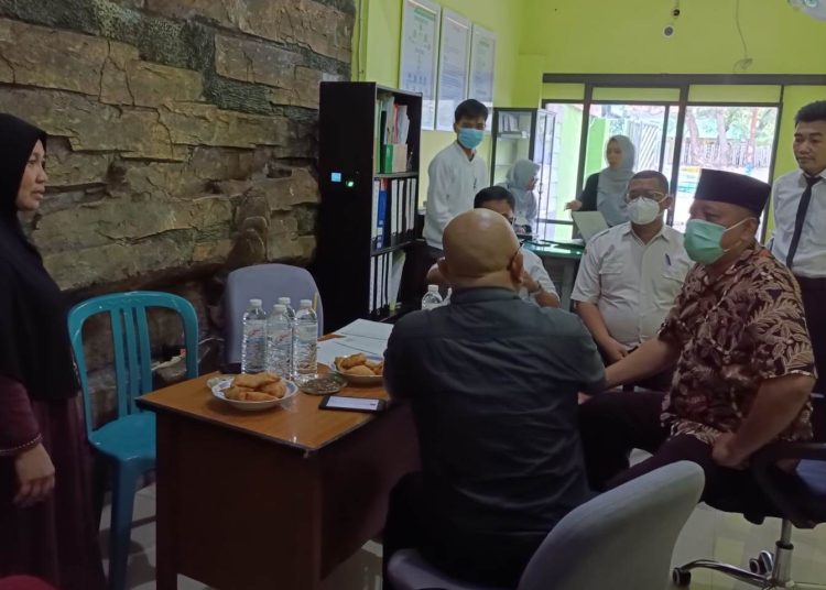 Tim Bagian Pemerintahan dan Kesejahteraan Rakyat Kota Surabaya menemui pengurus Pondok Yatim & LKSA Bilyatimi.