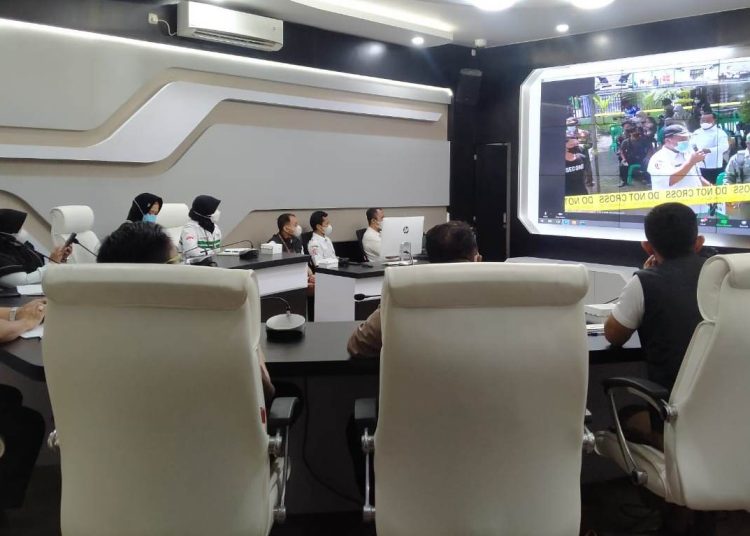 Pemaparan teknis pelaksanaan Pilkades serentak gelombang I tahun 2022 melalui zoom meeting di Command Center Kabupaten Bojonegoro.