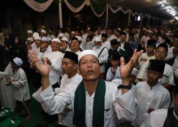 Kegiatan tasyakuran peringatan Hari Santri Nasional (HSN) 2022 di depan kantor PCNU, Jalan Bubutan, Alun-Alun Contong, Kecamatan Bubutan, Surabaya.