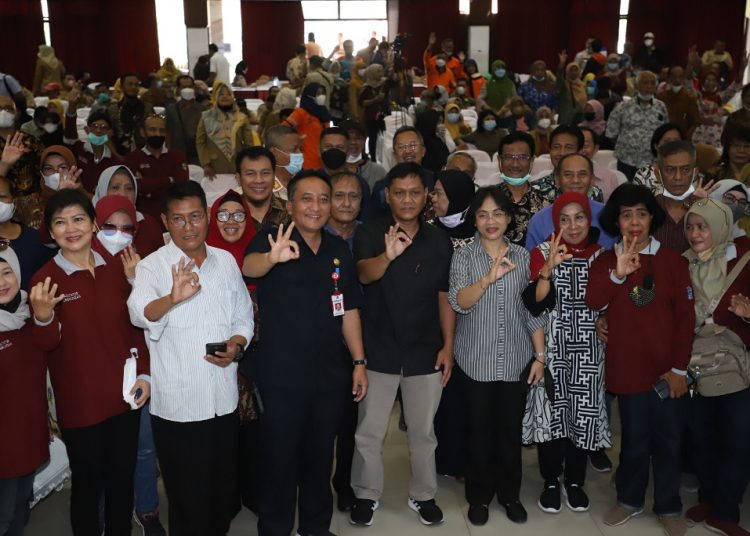 Foto bersama para peserta workshop untuk Surabaya Smart City.