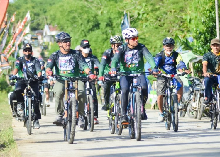 Kegiatan 'Kedungadem Fun Bike Tour 2022' yang dilaksanakan di Desa Tumbrasanom, Kecamatan Kedungadem.