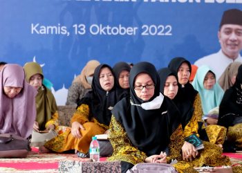 Khotmil Quran se-Jawa Timur di lobby lantai 2 kantor Balai Kota, Surabaya.