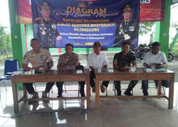 Jelang pelaksanaan Pilkades ini, Linmas Desa Geger diberikan pembekalan pengamanan dari TNI, Polri dan Satpol PP.