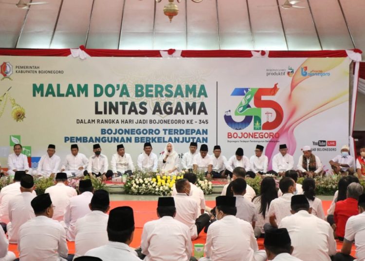 Doa bersama lintas agama di Pendopo Malowopati sebagai rangkaian Hari Jadi Bojonegoro ke-345.