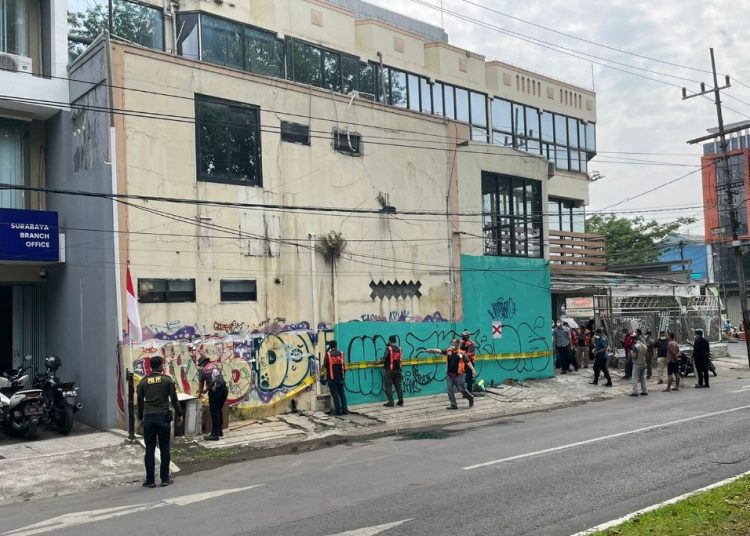 Bangunan di Jalan Ngagel Jaya Surabaya yang disegel Satpol PP beberapa waktu lalu.