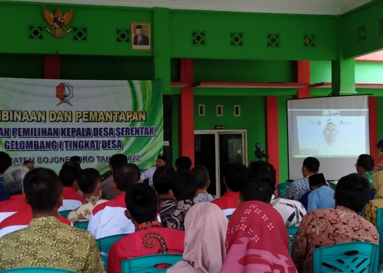 Kegiatan pembinaan dan pemantapan bagi panitia Pilkades yang digelar di Pendopo Kacamatan Dander, Bojonegoro.
