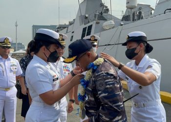Penyambutan KRI Diponegoro-365 setelah tiba di Dermaga Manila, Filipina.