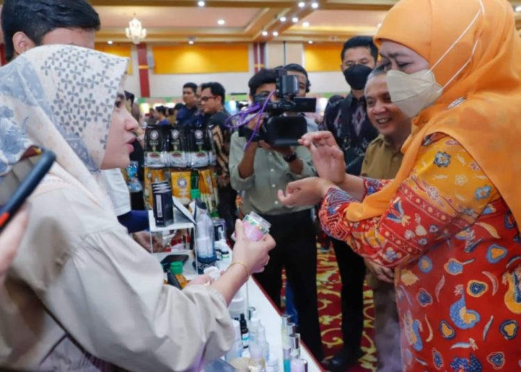 Gubernur Jawa Timur Khofifah Indar Parawansa dalam misi dagang antara Provinsi Jawa Timur dengan Provinsi Nangroe Aceh Darussalam.
