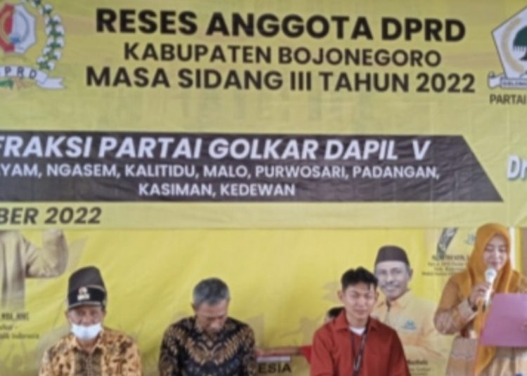 Suasana reses M Anis Musthafa dari Fraksi Partai Golkar DPRD Bojonegoro di Kecamatan Kasiman.