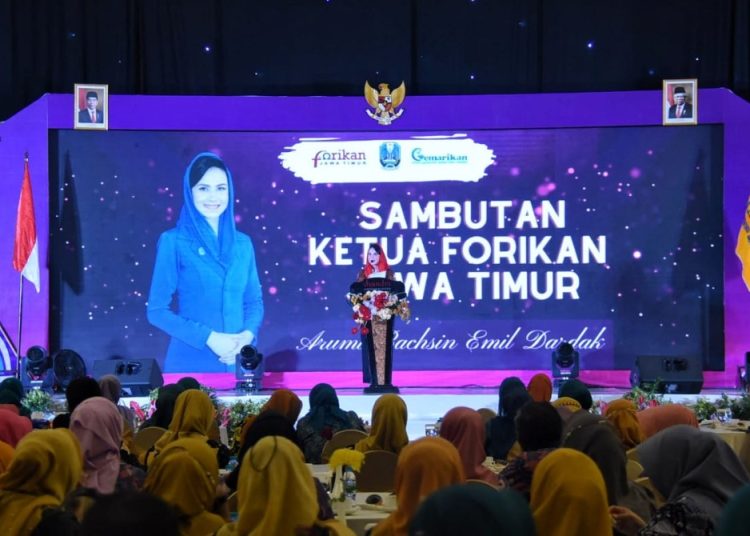 Ketua Forikan Jatim Arumi Bachsin saat sambutan dalam lomba masak ikan tingkat Provinsi Jawa Timur, yang diselenggarakan di Dyandra Convention Center Surabaya.