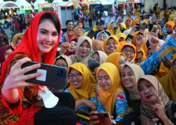 Arumi Bachsin di sela sarasehan dalam rangka peringatan Hari Aksara Internasional tingkat Provinsi Jawa Timur Tahun 2022 di Wisata Bahari Lamongan.