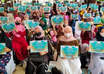 Para ibu hamil di Pendopo Kabuoaten Sidoarjo yang menerima bantuan dari Gubernur Jatim Khofifah Indar Parawansa.