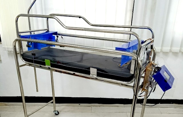 Multiple Function Box, alat ukur antropometri dasar bayi dengan fitur digital ciptaan tim KKN Abmas ITS.